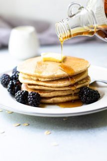 Oat-Flour-Pancakes-with-berries-and-syrup
